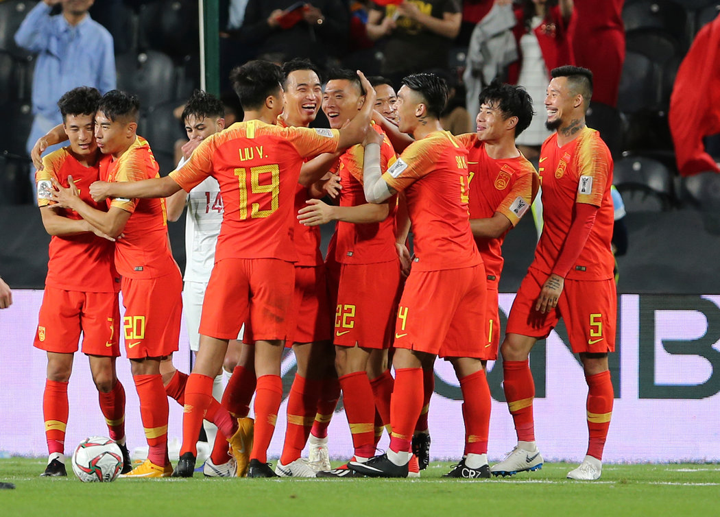 火箭以117：98大胜太阳，杜兰特28分，阿门31分，史密斯16分，全队十胜五负，西部第三。